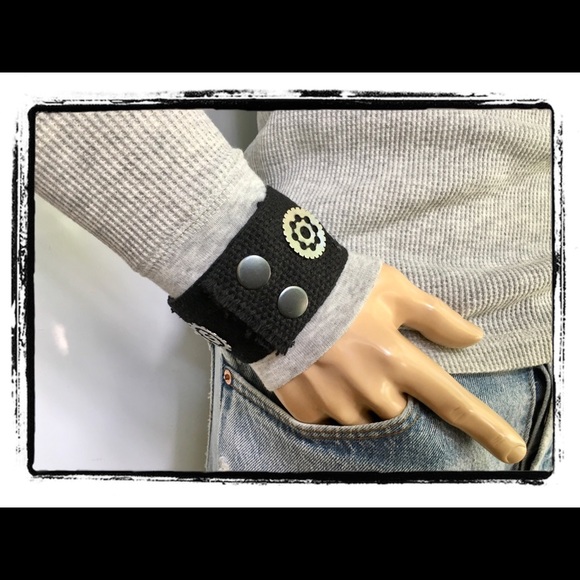 ๐บ๐ธ BLACK WHITE SERVICE STRIPES CUFF BRACELET๐บ๐ธ - Picture 2 of 6